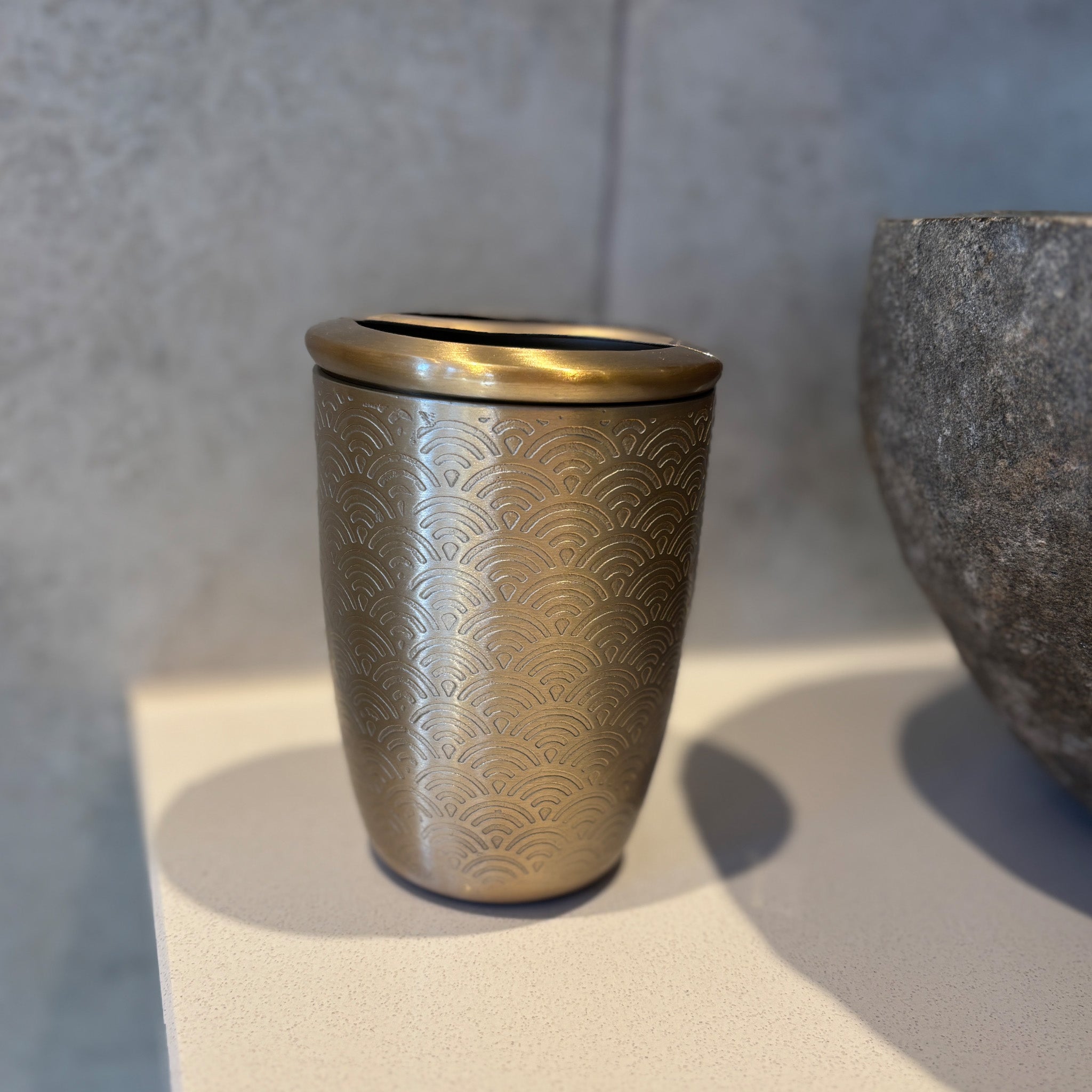 Scallop Etched Gold Finish Toothbrush Holder